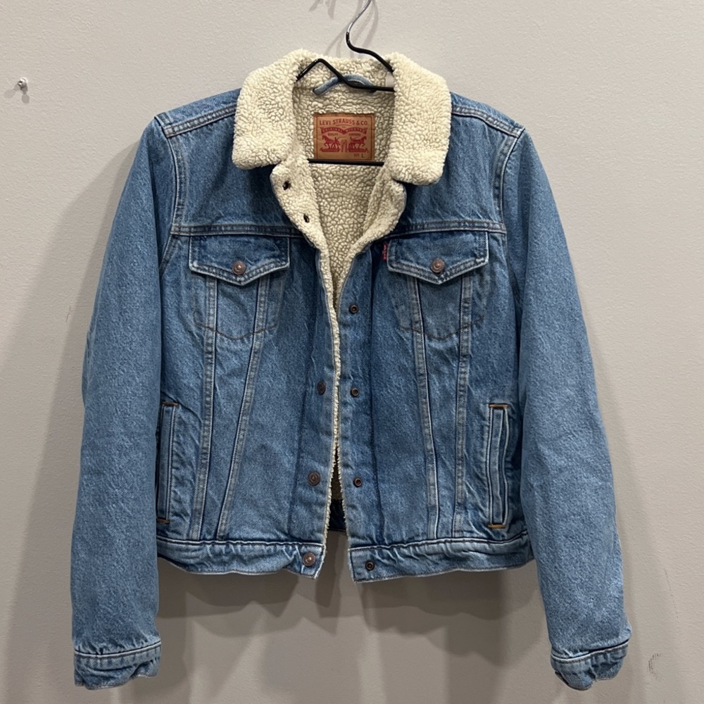 FUR LINED LEVI JEAN JACKET. Size: CHILDRENS LARGE